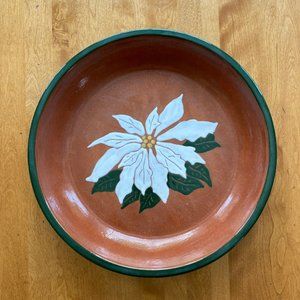 9" Pie Dish in Terracotta Ceramic White Poinsettia